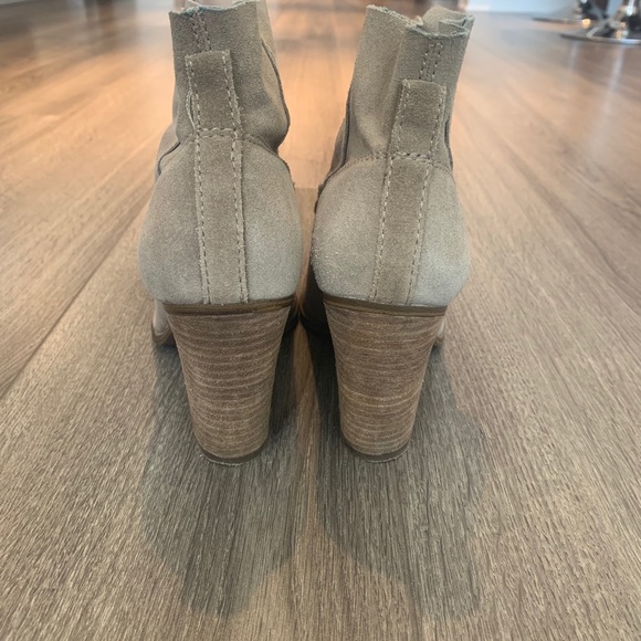 Vince Camuto “Feina” Booties size 8 - Picture 4 of 7